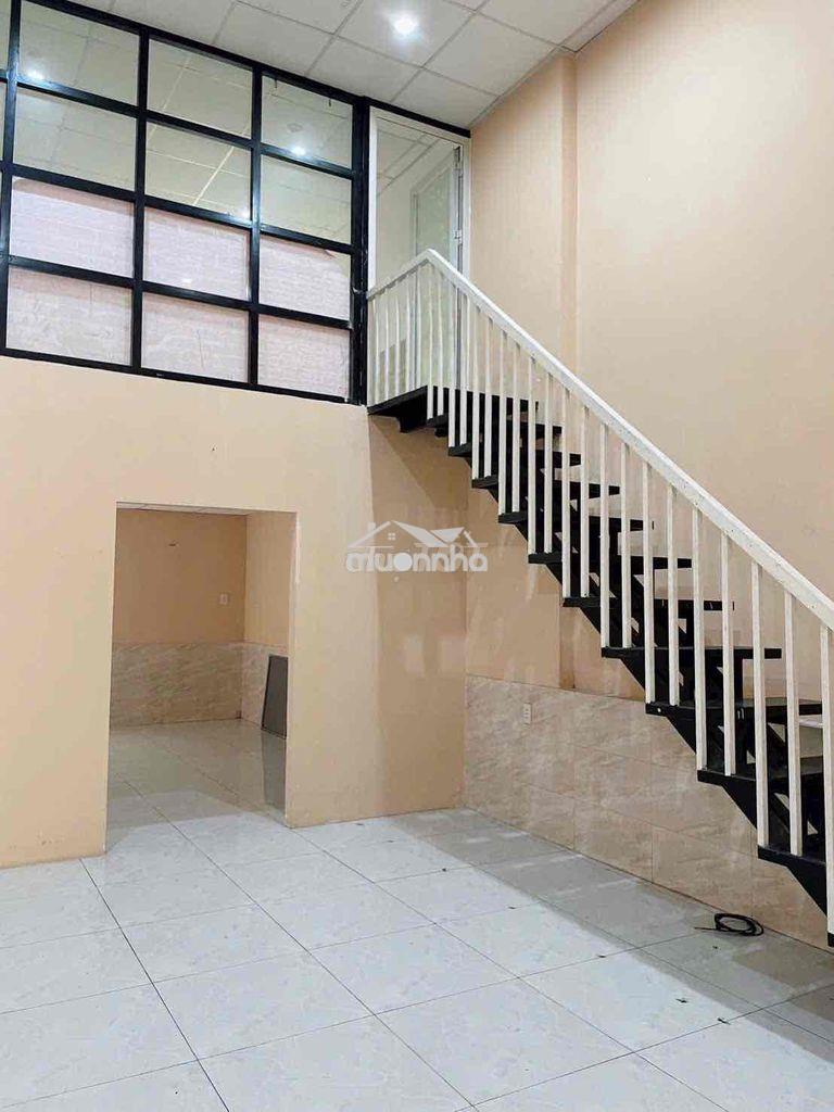 Cho thuê nhà cấp 4 có gác mặt tiền chợ dĩ an 2 giáp  thủ đức - 2