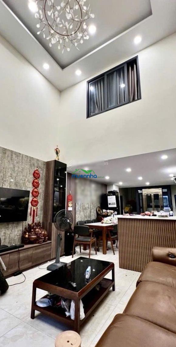 Đông thành viên, nhà mới đẹp, thang máy xịn, gò dầu, 5 tầng, chỉ 7.58 tỷ