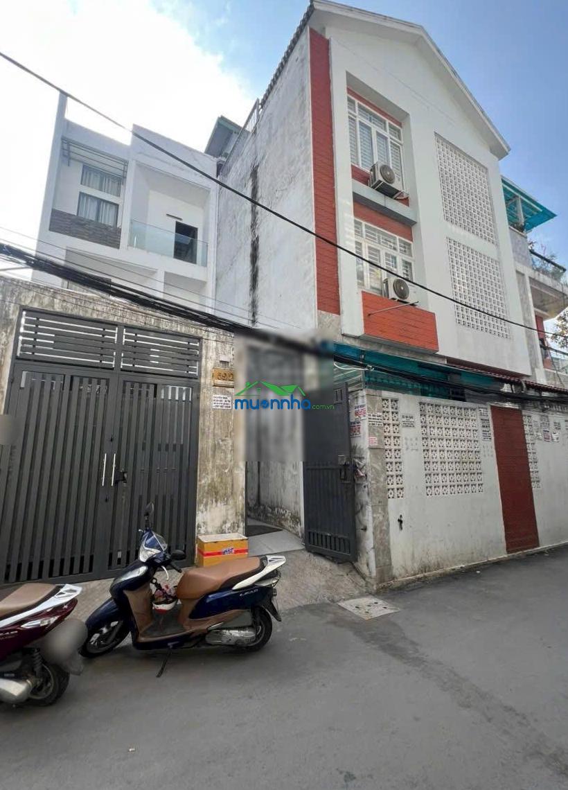 Bán tòa nhà căn hộ dịch vụ gần đại học luật - chợ bình triệu