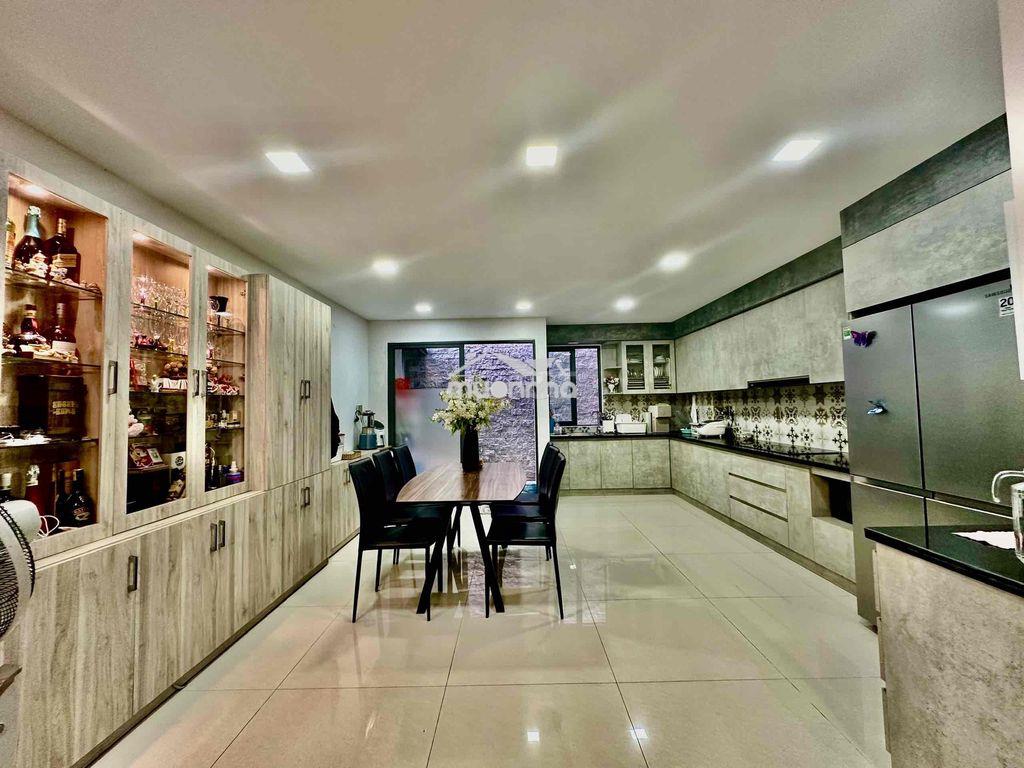 Nhà 3,5 tầng 4 phòng ngủ, gần cầu hoà xuân - đảo 1 - khu - 2