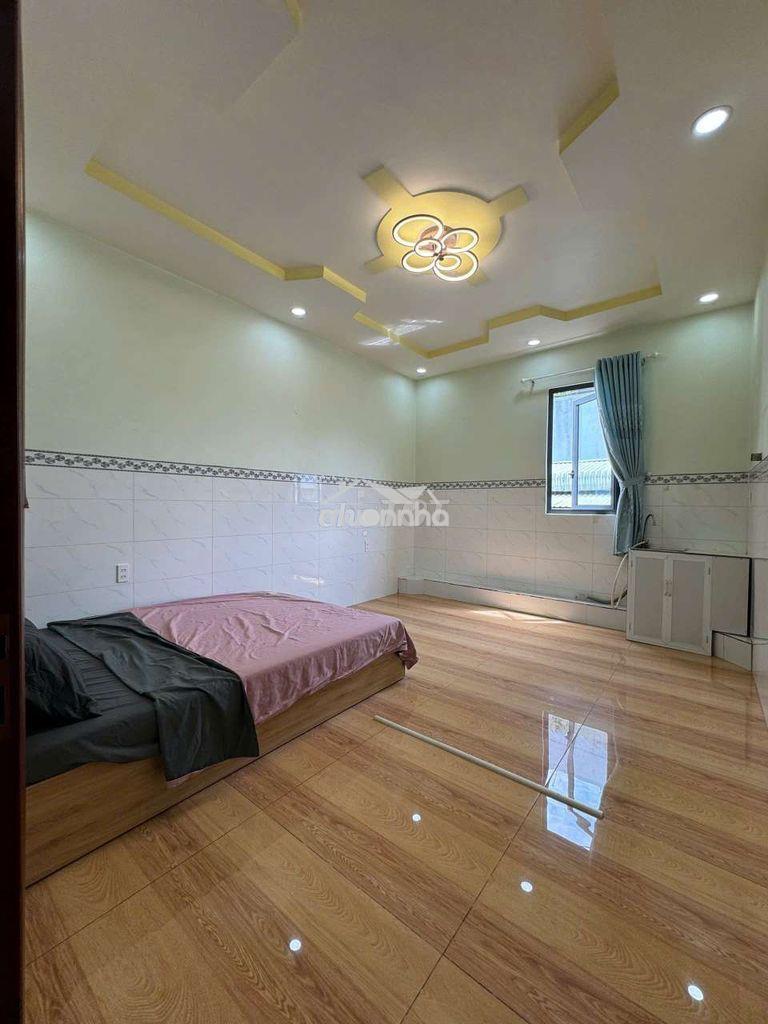 Phòng tầng trệt có máy lạnh và p đẹp lầu 1 lầu 2