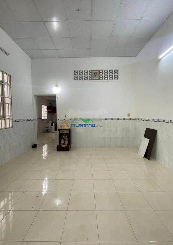 Chủ ngộp cần bán căn nhà 81m2 gần bệnh viện hóc môn. giá chỉ 1 tỷ 750, sổ hồng riêng