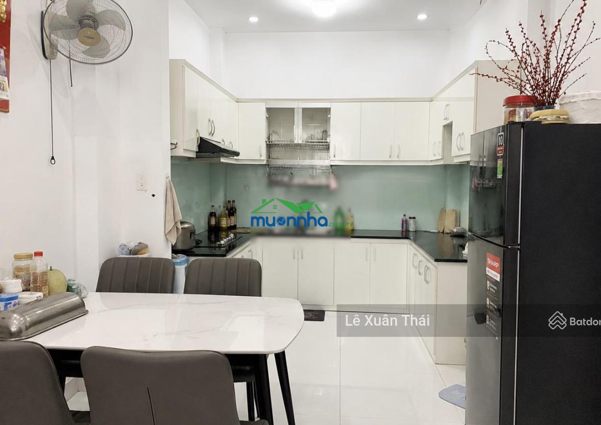 Cần bán nhà lạc long quân p5 q11 4 tầng 46m2, full nội thất. giá 7.95. gần đầm sen