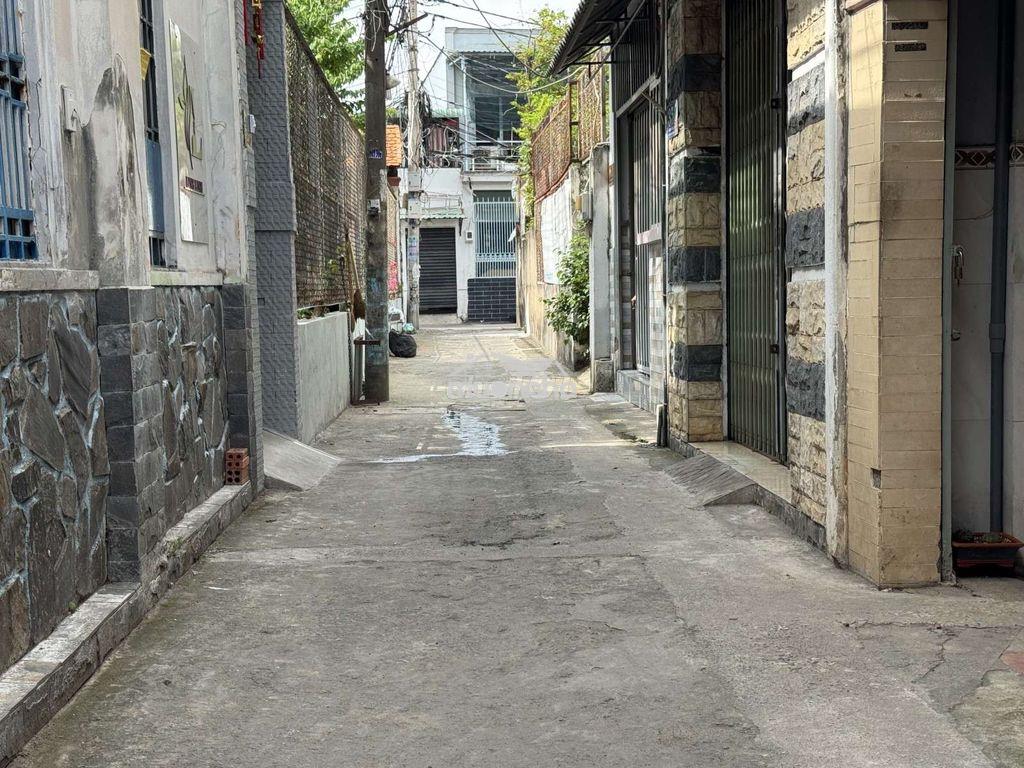 Gần chợ bình triệu - 4