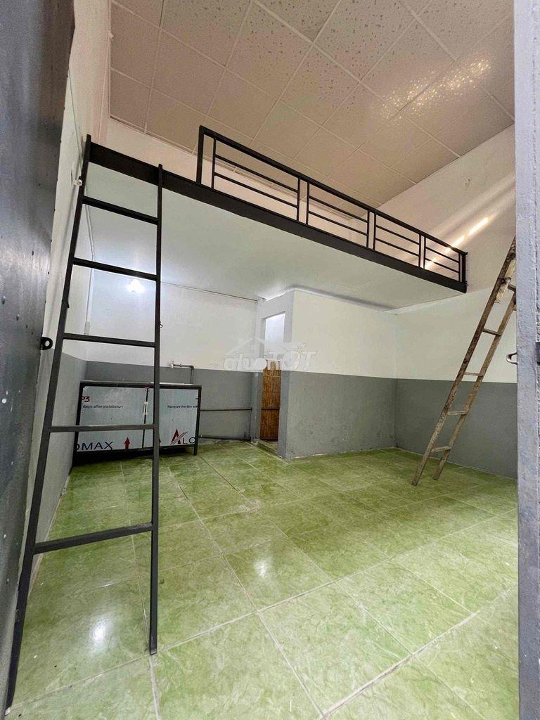 Phòng rộng, có máy lạnh, gần đại học thủ dầu 1