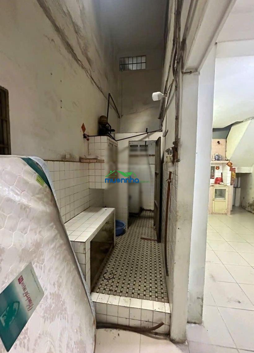 (7,5 tỷ tl) nhà 3 tầng, hẻm xe hơi, cách mt nguyễn tiểu la 30m, 4.5m x 10m..! - 2