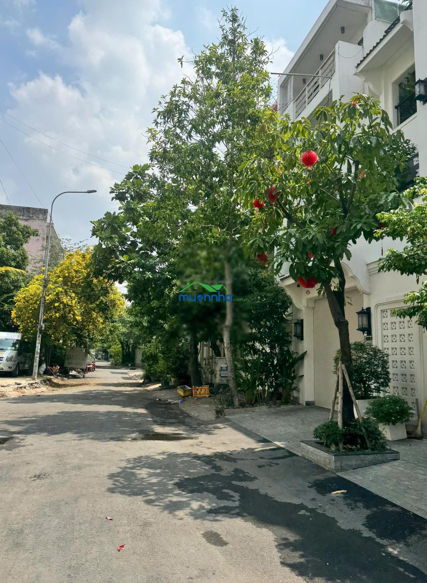 Ngay cạnh công viên - bán lô đất 5x21m công nhận 100m2 - đường trước nhà 12m - kế đh văn lang. - 3