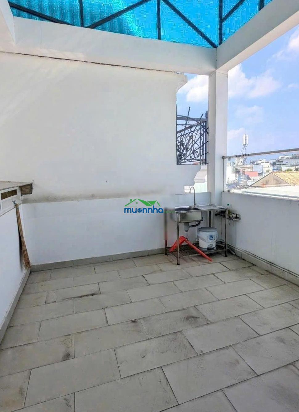 Nhà 4 tầng - ngang rộng 5,24m - dt 62m² - căn góc 2 mặt hẻm xe hơi - khu nhà lầu cao cấp - 2