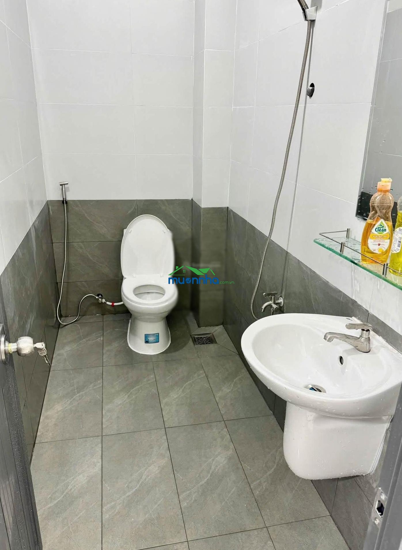 Nhà lầu. sạch đẹp cao ráo. phạm văn đồng. linh tây. gần chợ thủ đức. đại học cảnh sát. thủ đức - 2