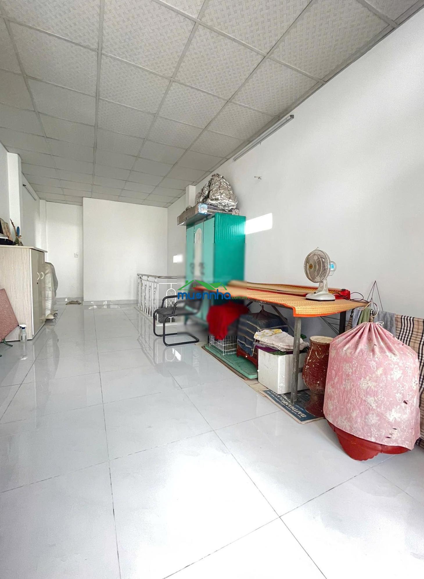 291/14 đường đồng đen, tân bình. diện tích 4 dài 10 xây 3 tầng, giá 6 tỷ. miễn trung gian. - 2