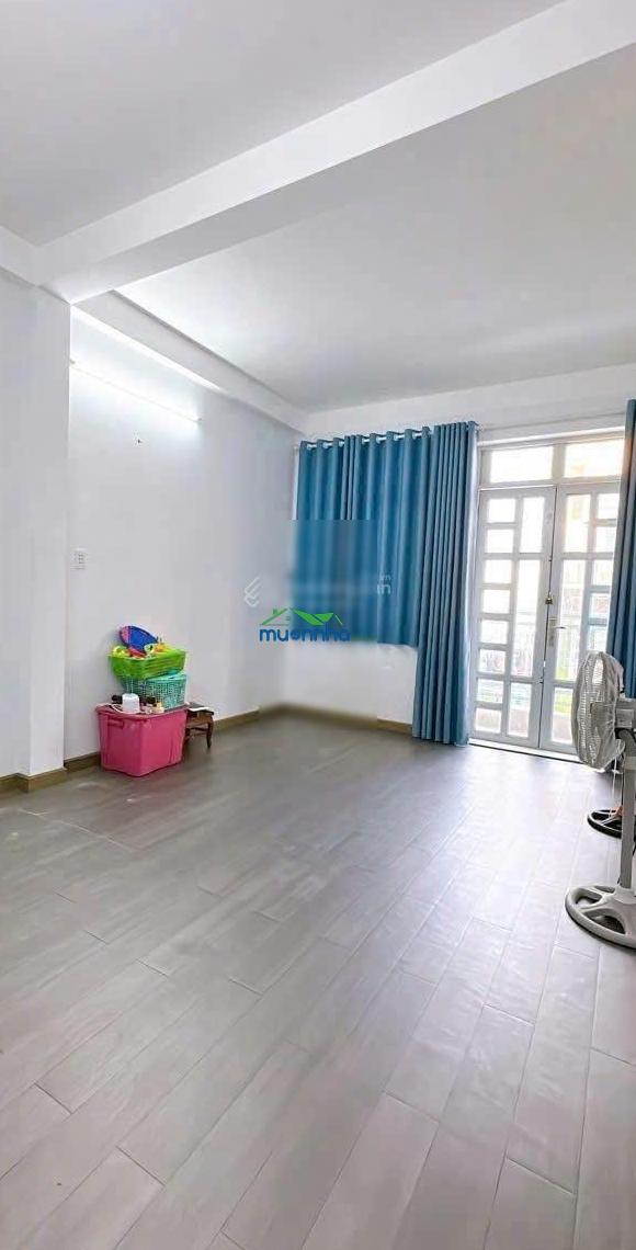 Mua bán nhà quận 4, 84m² đất, 3 tầng btct hoàn công đủ, hẻm 5m thông chợ 200 vs đoàn văn bơ !