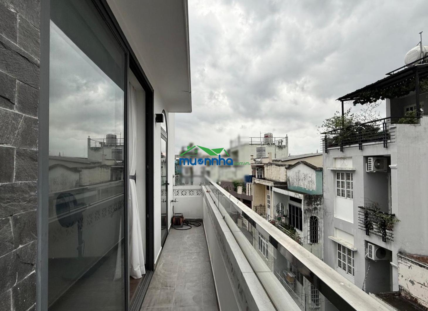 Bán nhà đinh tiên hoàng, hướng q1, 62m² 5 tầng, penthouses