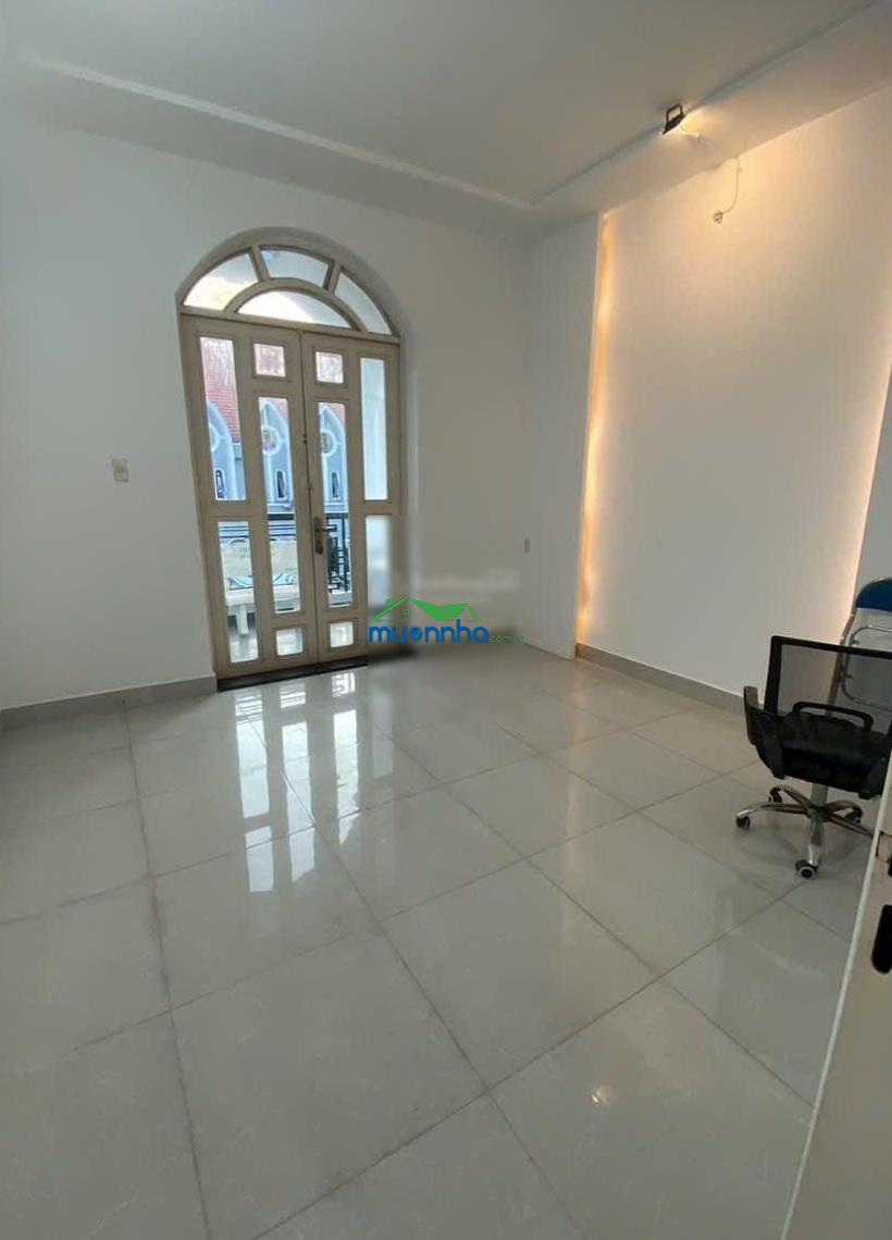 Giá rẻ - vị trí đẹp - sau lưng emart - hxh dương quảng hàm - 4.6m x 17m (nh 5.2m) - sẵn dòng tiền - 4