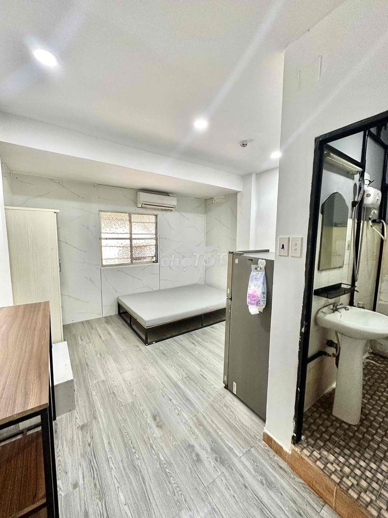 Phòng mặt tiền hoàng sa gần cv lê thị riêng