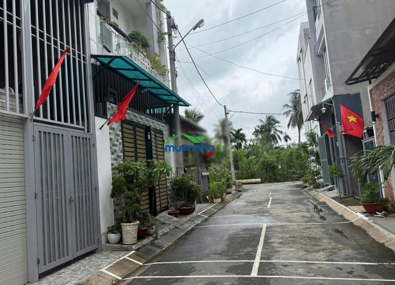 * Giá : 5 tỷ ( tl ) * bán nhà quốc lộ 13. phường hiệp bình phước. hẻm nhựa xe hơi. nh - 4