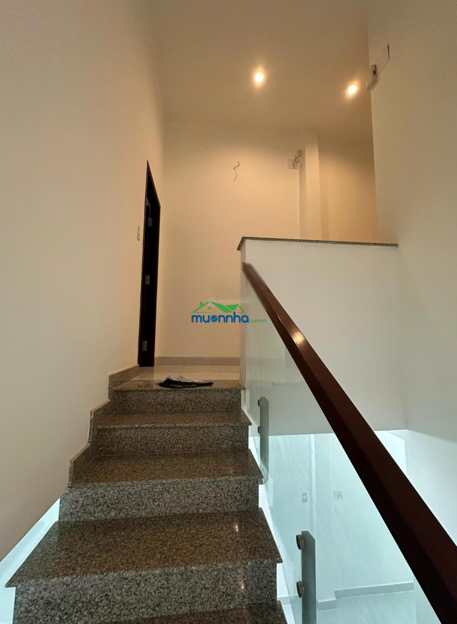 Chính chủ gửi bán nhà hoàng quốc việt, q7 - 90m2 - đường ô tô - giá 10.5 tỷ - 3