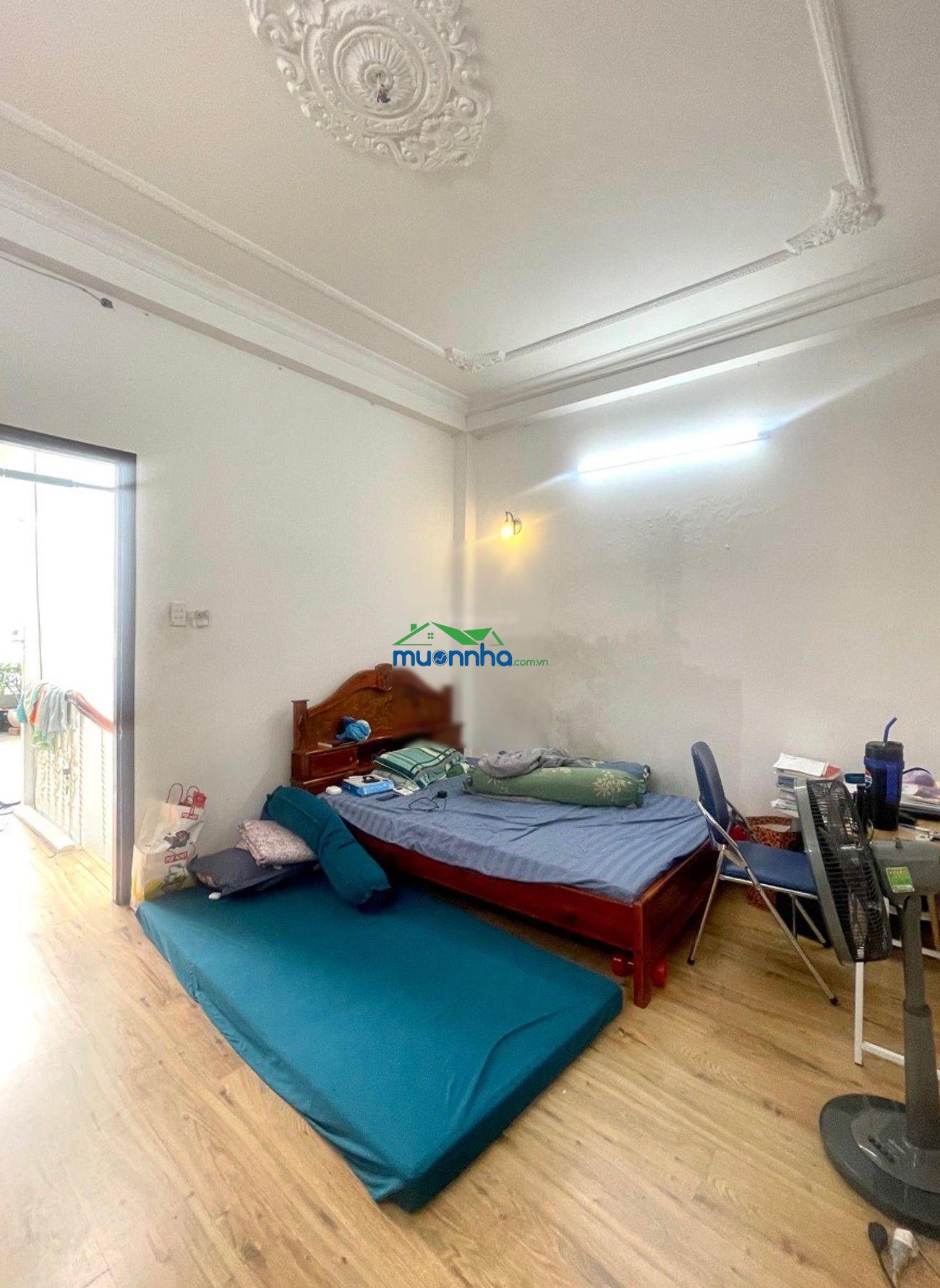 Nhà chính chủ, 3 tầng, ngang 4.6m vuông vức, xe hơi thông. gần chợ tân sơn nhất, sân bay