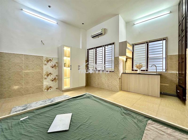 Ngay vaa / học viện hàng không mới xây cửa sổ thoáng