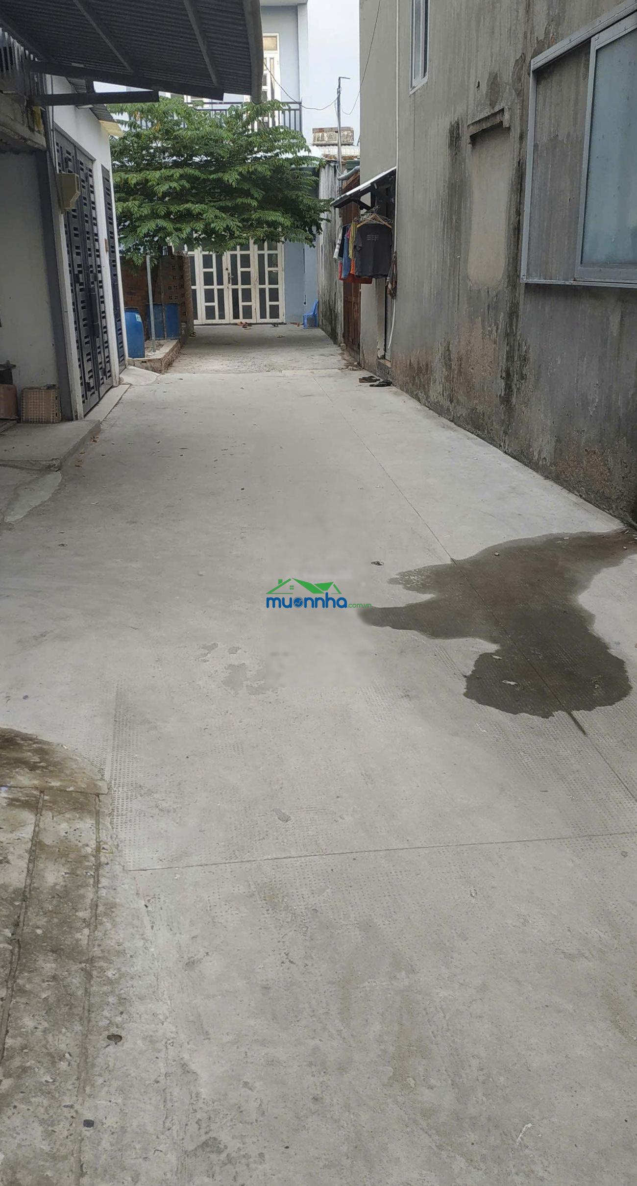 Nhà 3 tầng 101 m2 (260m2 sàn) 6 phòng ngủ, 6 toilet, 2 nhà bếp, 2 sân thượng.
