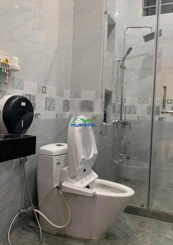 Bán gấp nhà ở gần chợ nhị thiên đường, đường tạ quang bửu, đang cho thuê 17tr/tháng