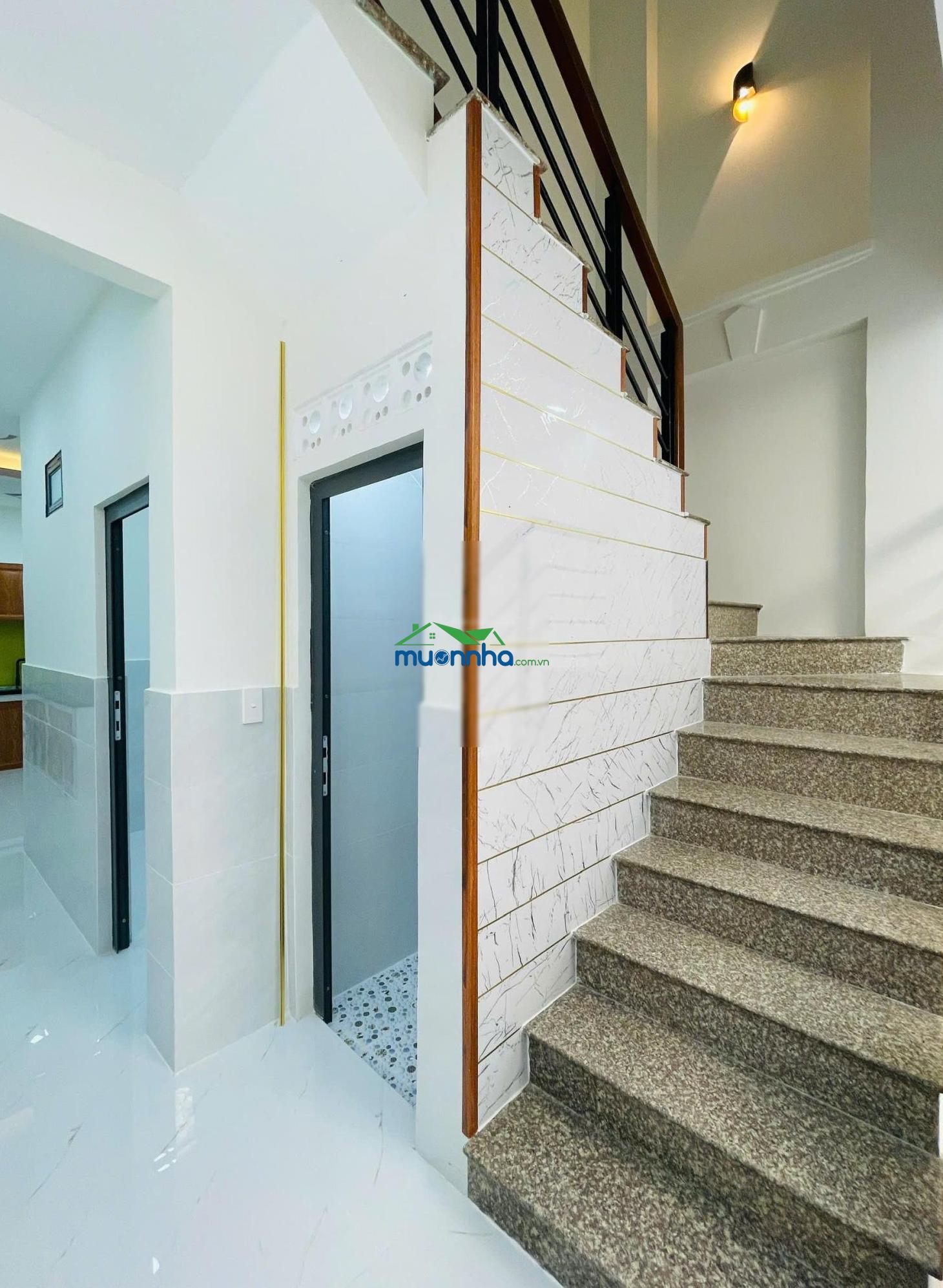 Bán nhà đẹp 2 tầng 3pn 2wc, đối diện gigamall