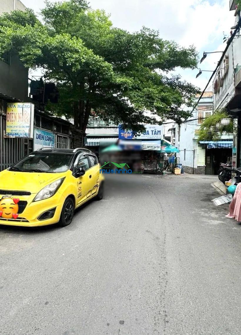 Nhà 2 tầng xe hơi tới cửa, ngay bến xe buýt hiệp thành kế chợ giãn dân. sang gò vấp chỉ vài phút. - 4