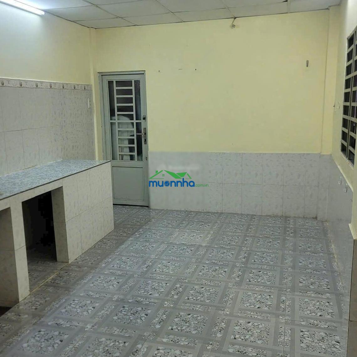 Cách 1 căn là ra mặt tiền thạch lam, 67m2 vuông vức, dòng tiền 240tr/tháng, nhỉnh 6 tỷ xíu