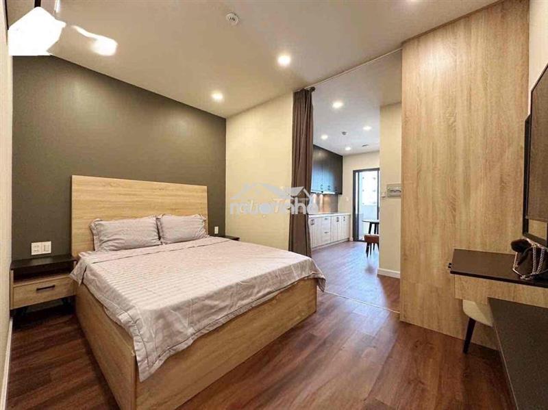 Căn hộ dịch vụ mới,full nội thất,ngay vòng xoay dân chủ,ga sài gòn