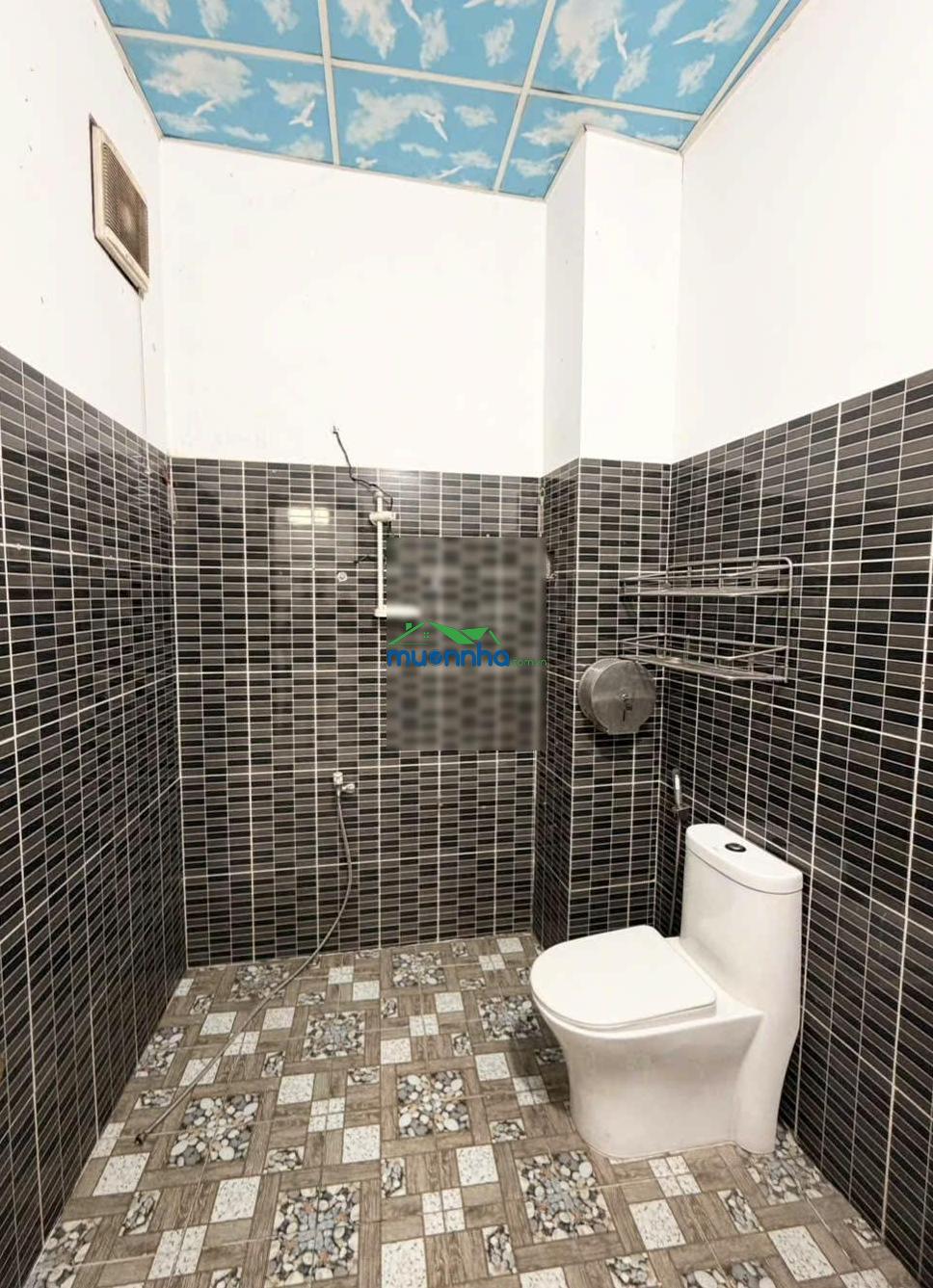 Bán nhà hẻm cạnh cầu tân thuận 2