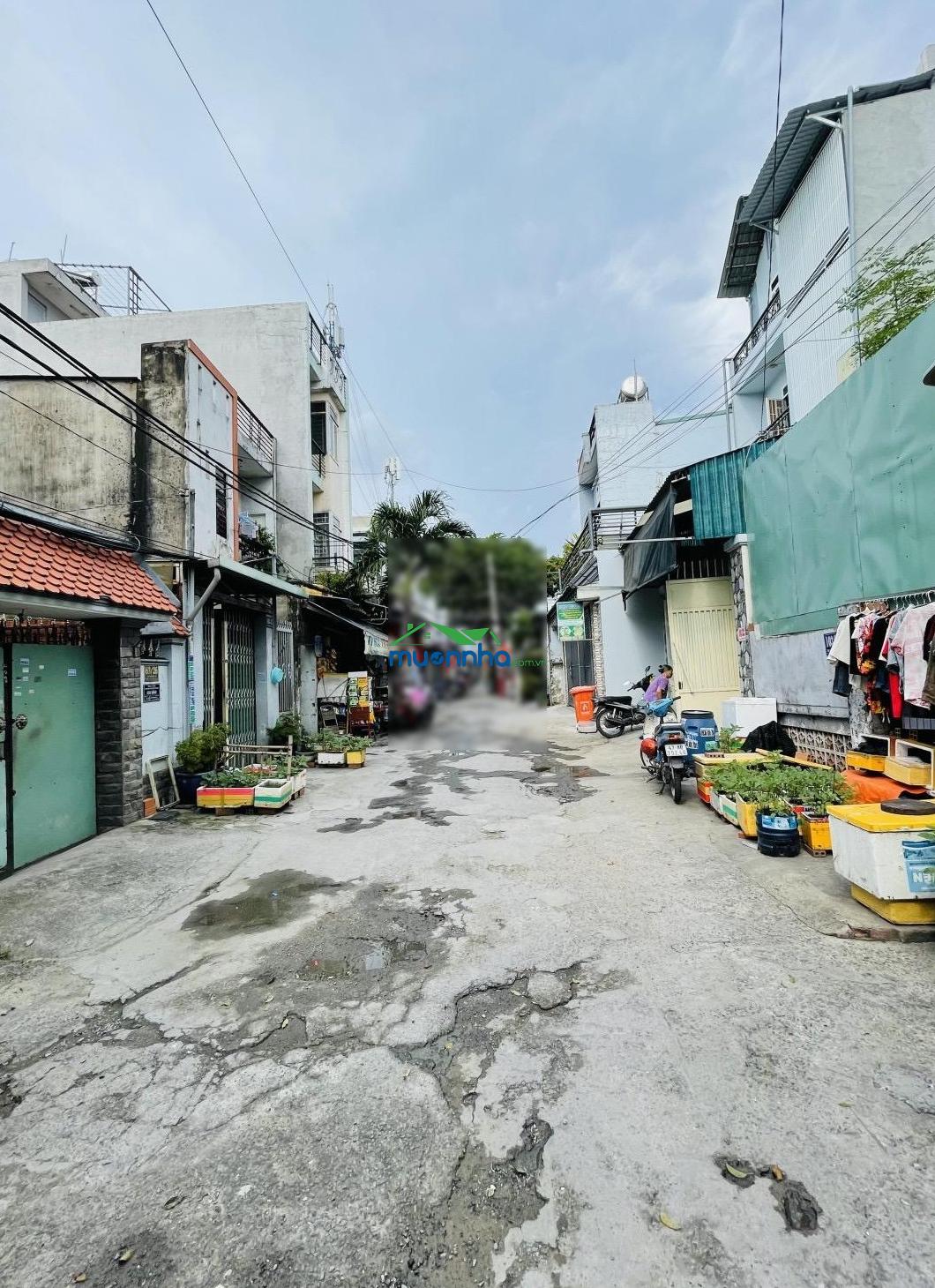 Chính tay chủ xây và cũng chính tay chủ kí bán căn nhà tâm huyết để đưa gia đình định cư nước ngoai