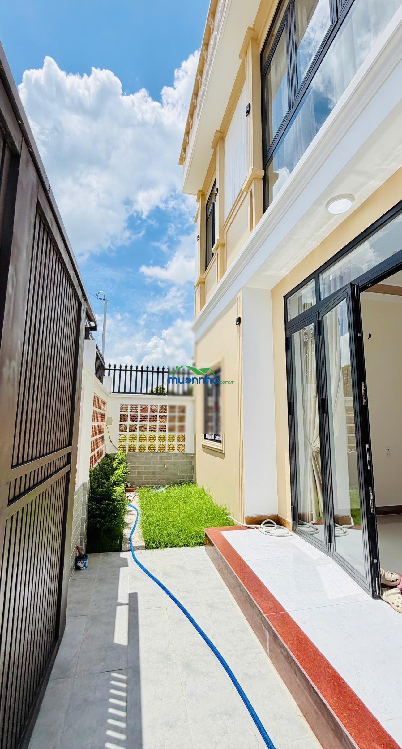 Nhà đẹp hóc môn ngang 10m siêu thoáng, sân vườn rộng - 2