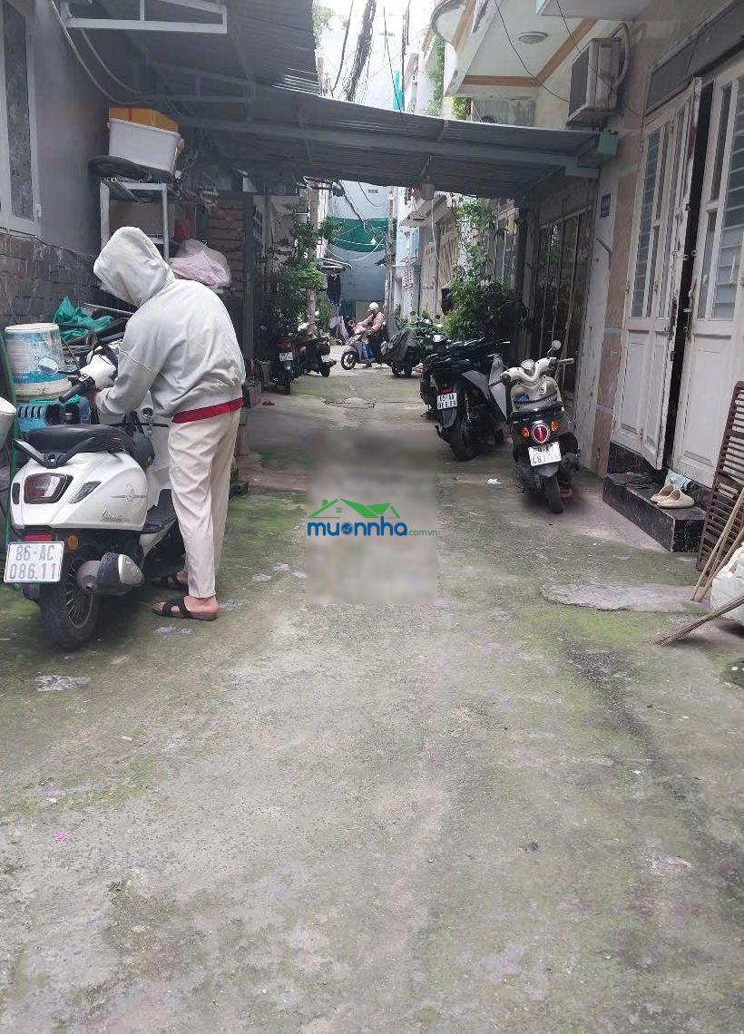 Nhà có hai phòng ngủ nhưng trên phòng ngủ lại có lửng thích hợp gia đình ở đông được đang cho thuê