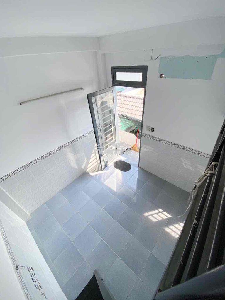 Cho thuê phòng gác máy lạnh, cửa sổ thoáng_ngay dương quảng hàm - 4