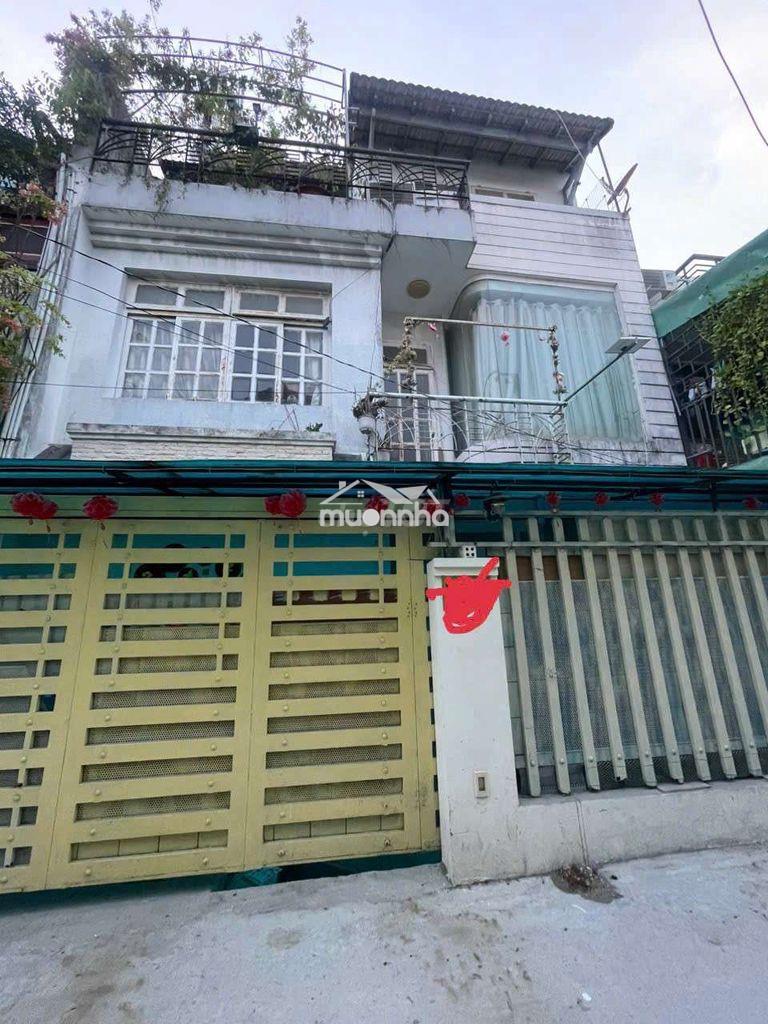 Nhà 8 x 13,5 (110m2) 3 tầng nhà cũ 1 đời chủ cần cải tạo.