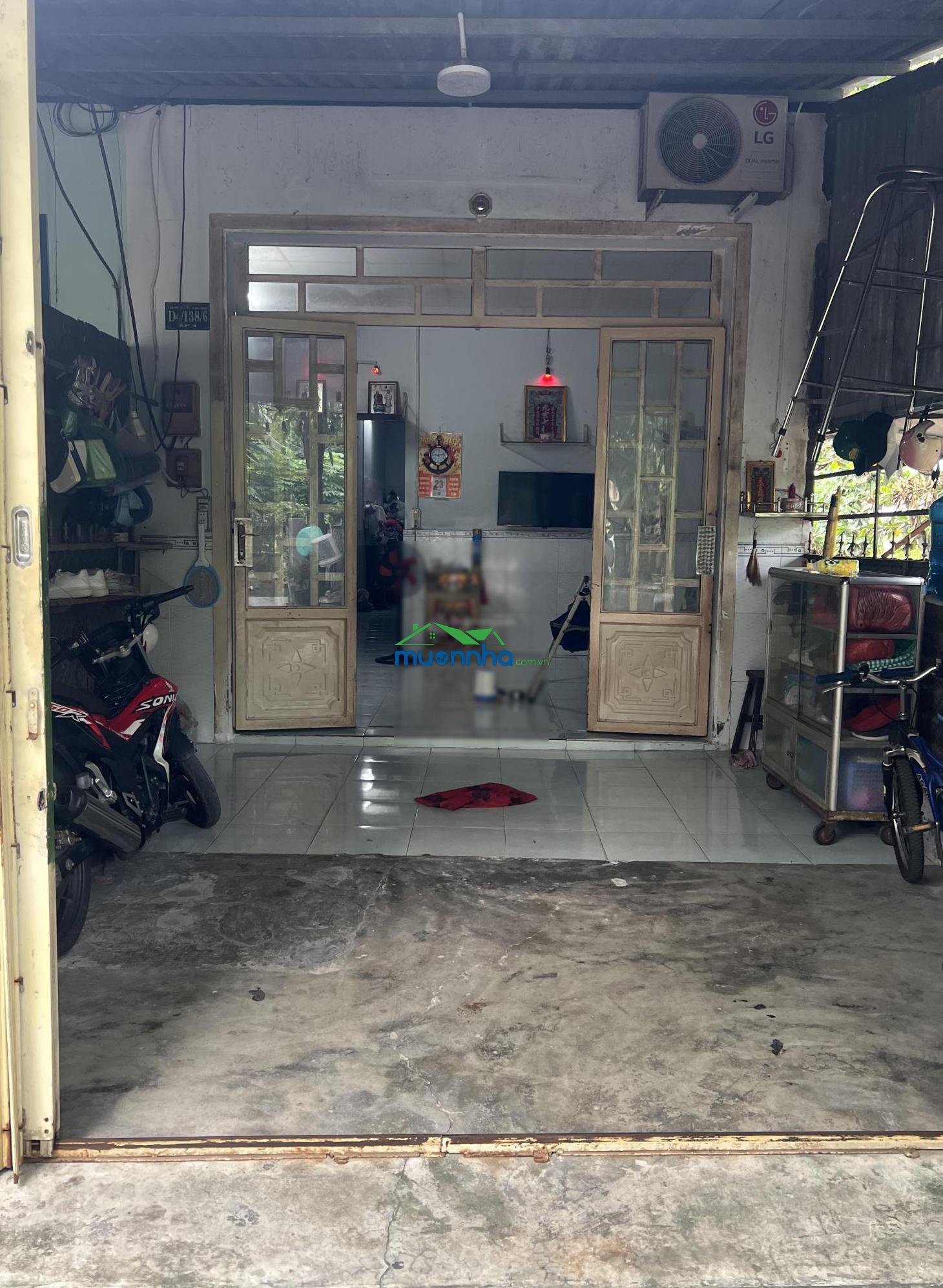 Nhà cấp 4, có 2pn 1wc. sân trước rộng thoải mái nhà có 2 cây xoài trồng trước sân mát - 4