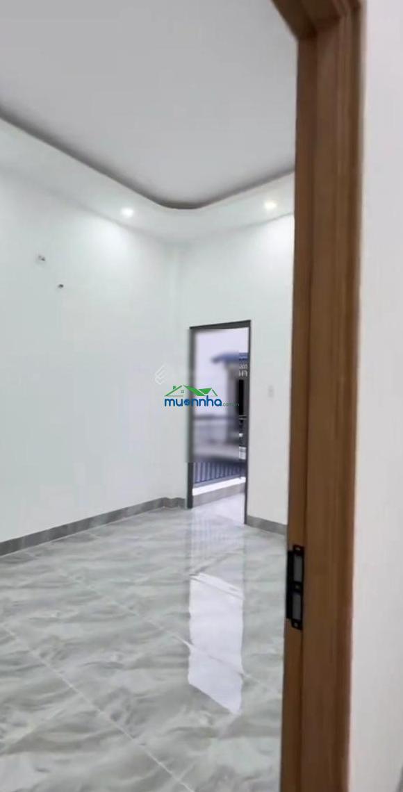 Bán nhà 1 trệt 1 lầu gần chợ hưng long (5x17m) 4pn - 3wc - 3