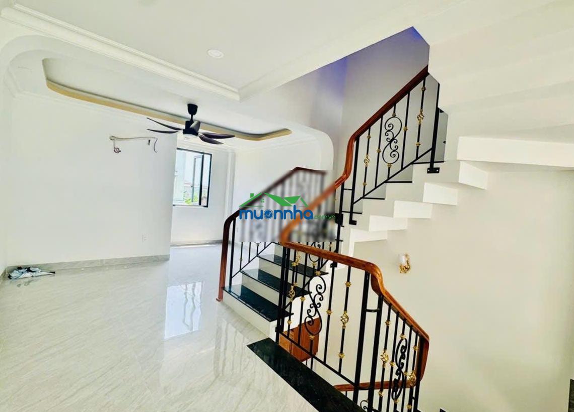Bán nhà mới xây đường ô tô vô tận nơi. cách chợ hiệp bình 300m. 1 trệt 3 lầu. sổ hồng. giá 8.8 tỷ