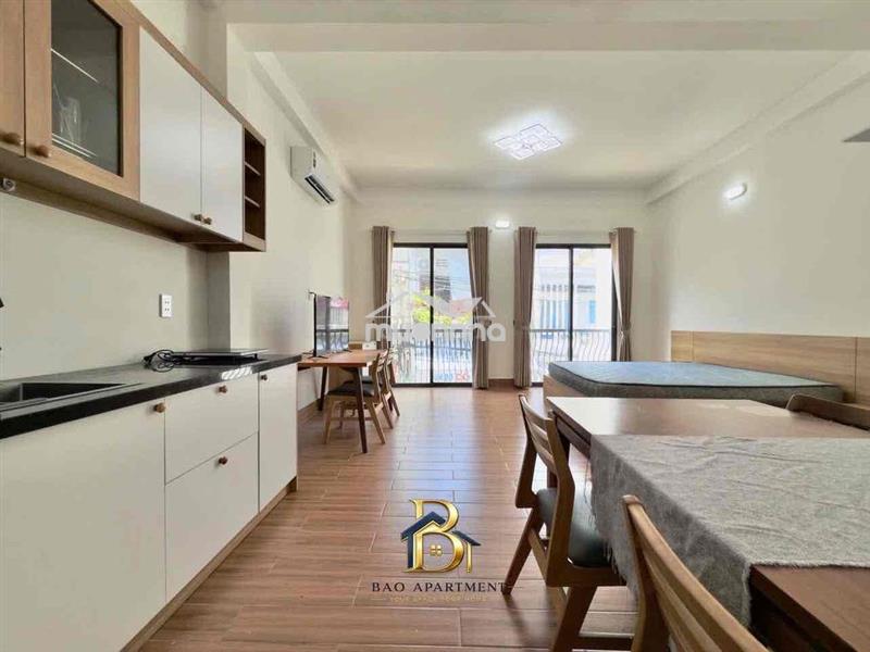 Cho thuê - studio 50m2 ban công - ngay khu vực trung tâm sầm uất