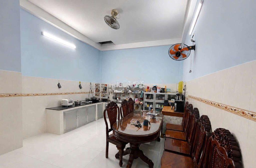 🏡 Bán nhà 4 tầng đường nguyễn thị tần p2 q8
- 3