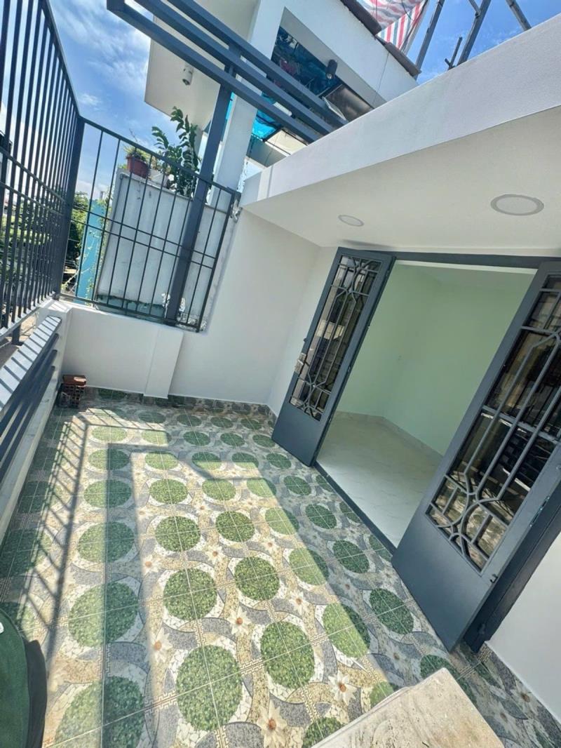 Nhỉnh 6 tỷ- m.tiền đ.số gần phạm hùng-dt 40m2 - 3 tầng - 4