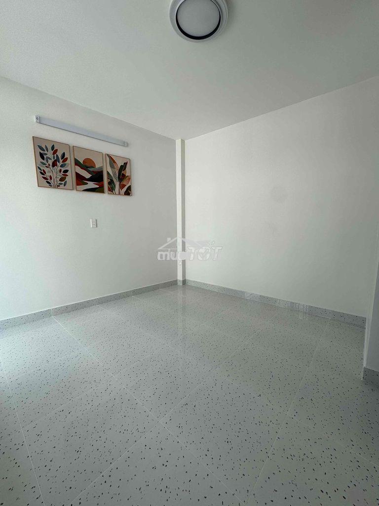 Chính chủ bán gấp nhà mới lạc long quân,tân bình,dtsd 60m2, chỉ 4.1 tỷ - 4