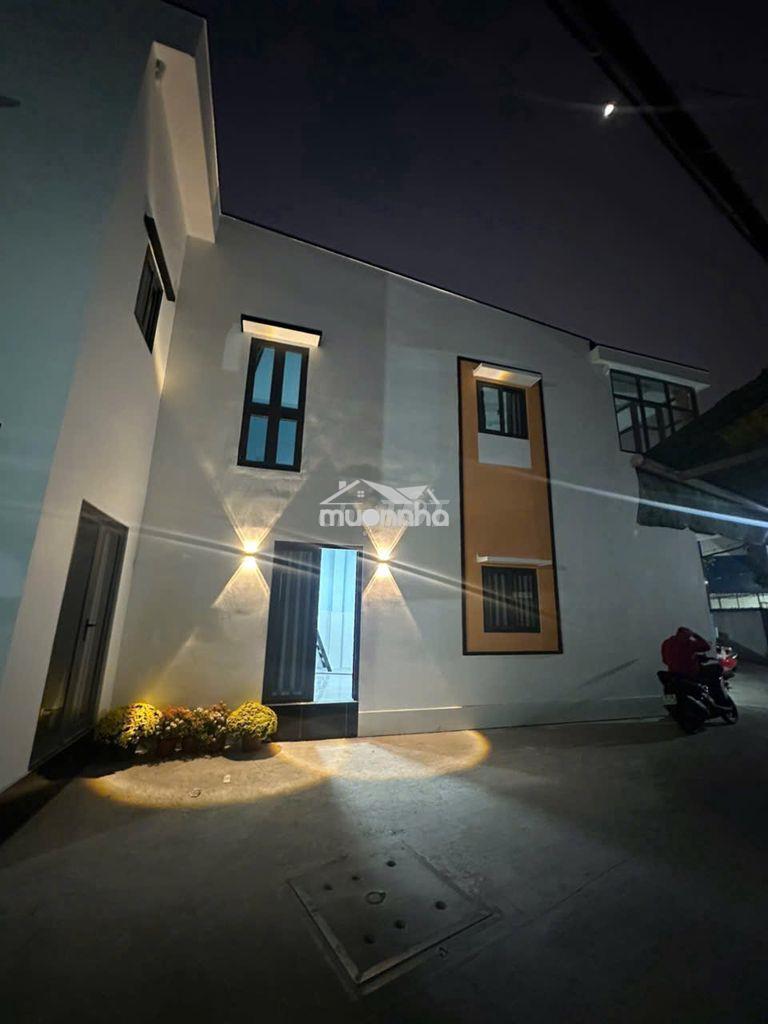 Cho thuê nhà hẻm, mặt tiền rộng, thoáng