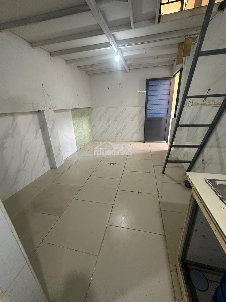 Cho thuê phòng trọ, có gác cao, cửa sổ trời thoáng mát, chỗ để xe rộng - 2