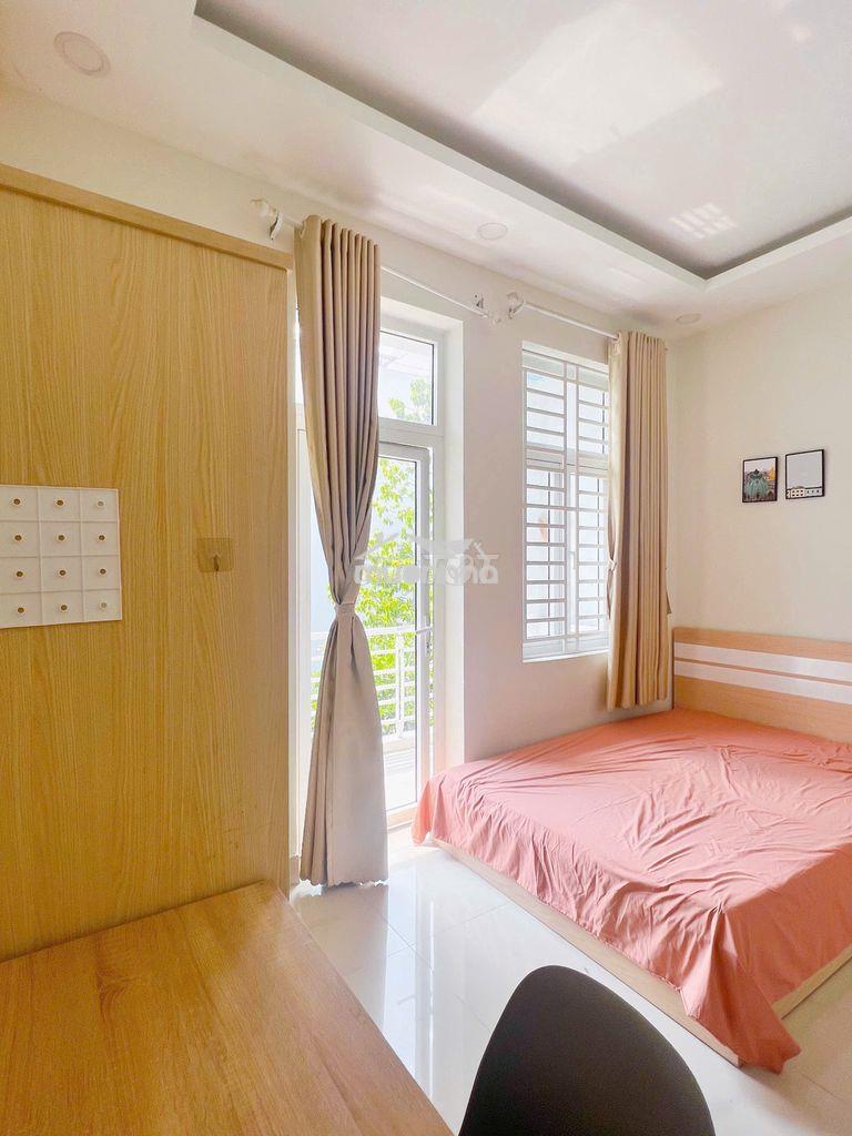 Phòng chdv - sân bay tsn - cửa sổ lớn - ban công riêng