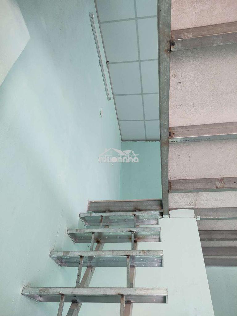 Nhà cho thuê hẻm rộng thoáng mát gần cửa hàng tiện lợi bách hóa xanh - 3
