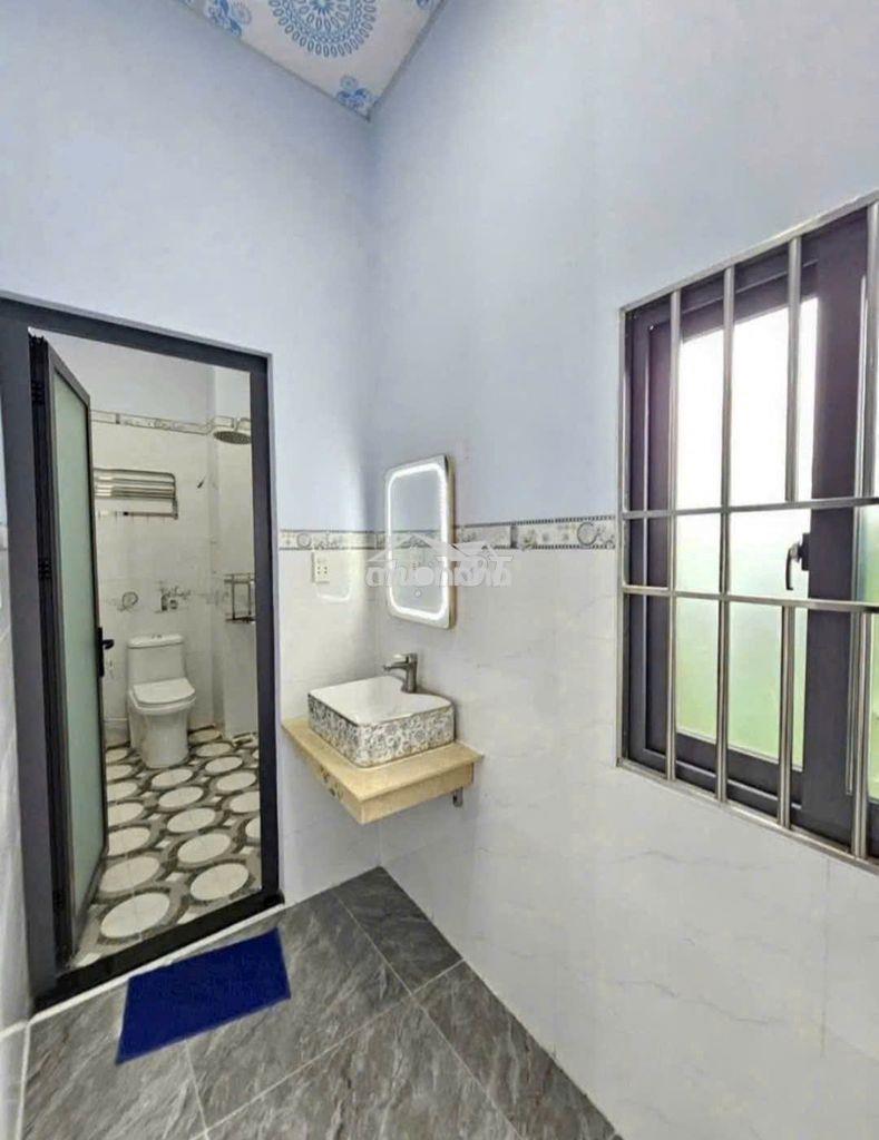 Nhà 110m , ngay bigc dĩ an. 4 p ngủ, sân xe hơi.  - 4