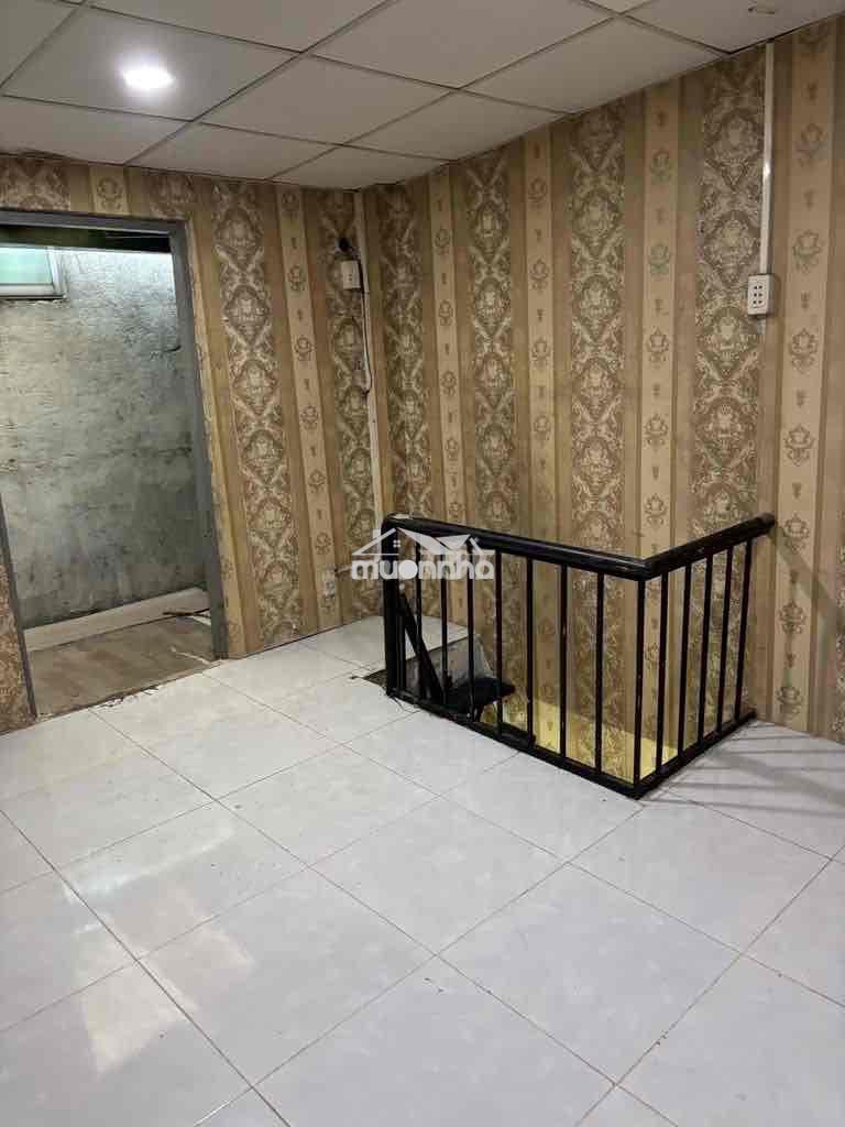 Nhà cho thuê 2tr nguyên căn ( có ban công/ điện nc chính) - 3