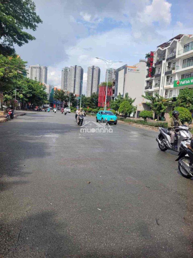 Nhà 2 tầng - 3.5x11m - xe hơi đậu ngay cửa - nguyễn thị thập tân hưng
