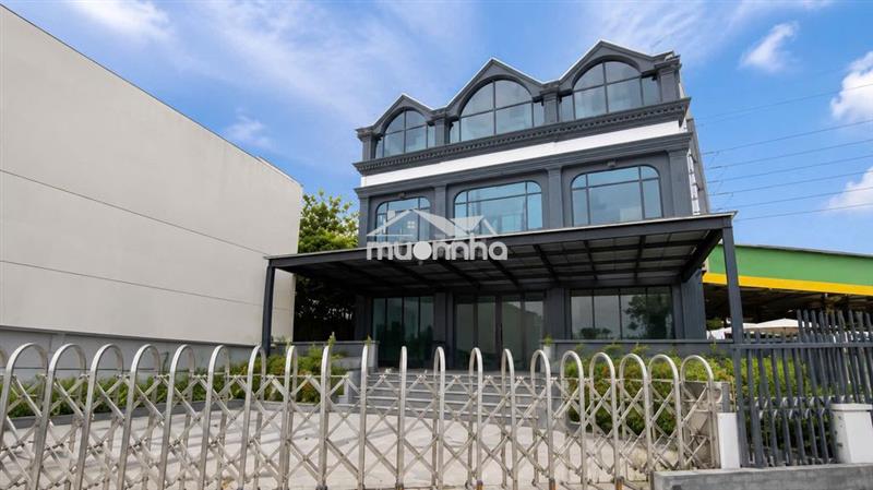 Cho thuê nhà nguyên căn 900m2 sàn mặt tiền đường hoàng trọng mậu, q7