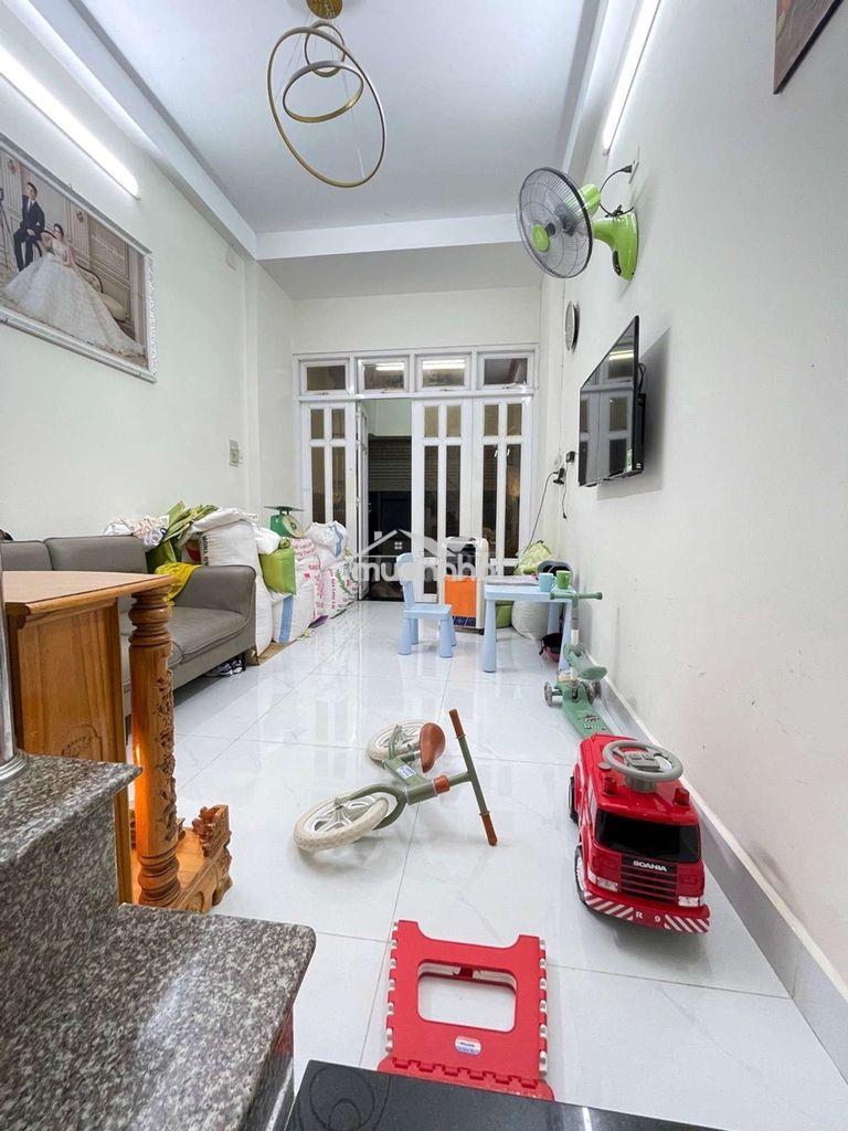 Bán nhà 4 tầng ở p11 - 42m² - 4pn - nhỉnh 5 tỷ - 2